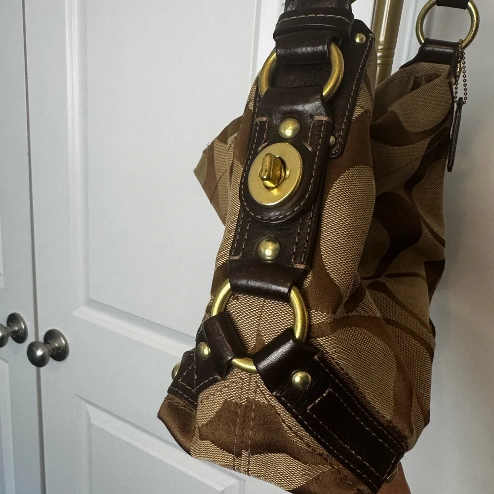 Vintage Coach Brown Signature Jacquard Hobo with Gold-Tone Hardware - Picture 2 of 8